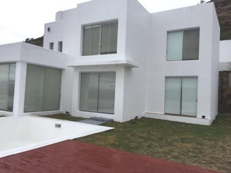 En Tarija Vendo Casa De 2 Plantas Estilo Mediterraneo