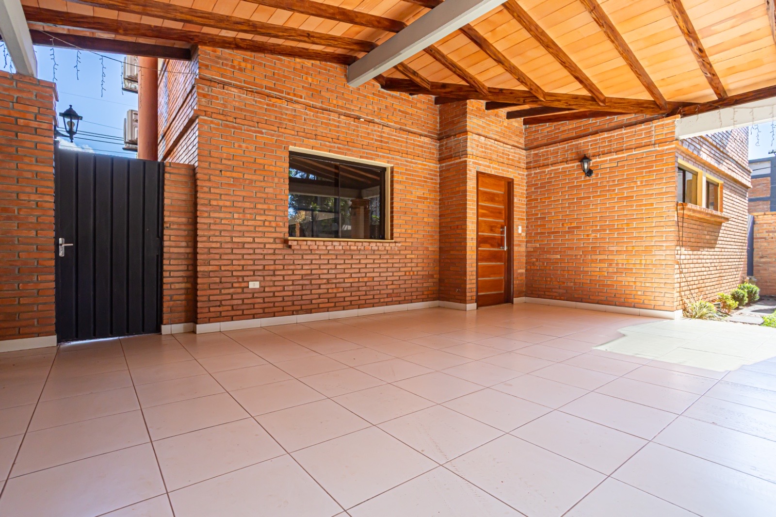 Casa - Venta - San Lorenzo, Central, Paraguay — foto 2