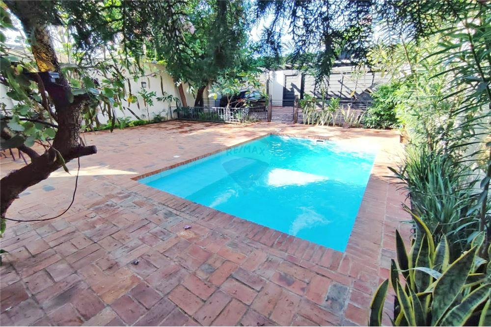 VENDO HERMOSA CASA B° JARA. ZONA COLEGIO HUERTO — foto 2
