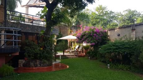 Alquilo Hermosa Casa En Barrio Mburucuya 700m2