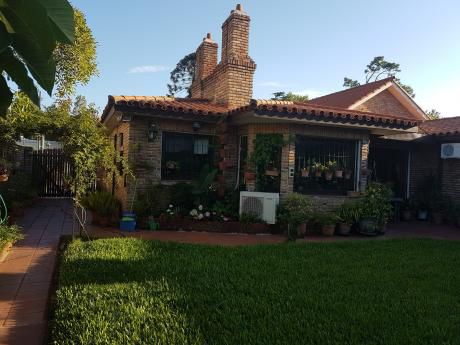 Hermosa Residencia , En El Corazon De Carrasco