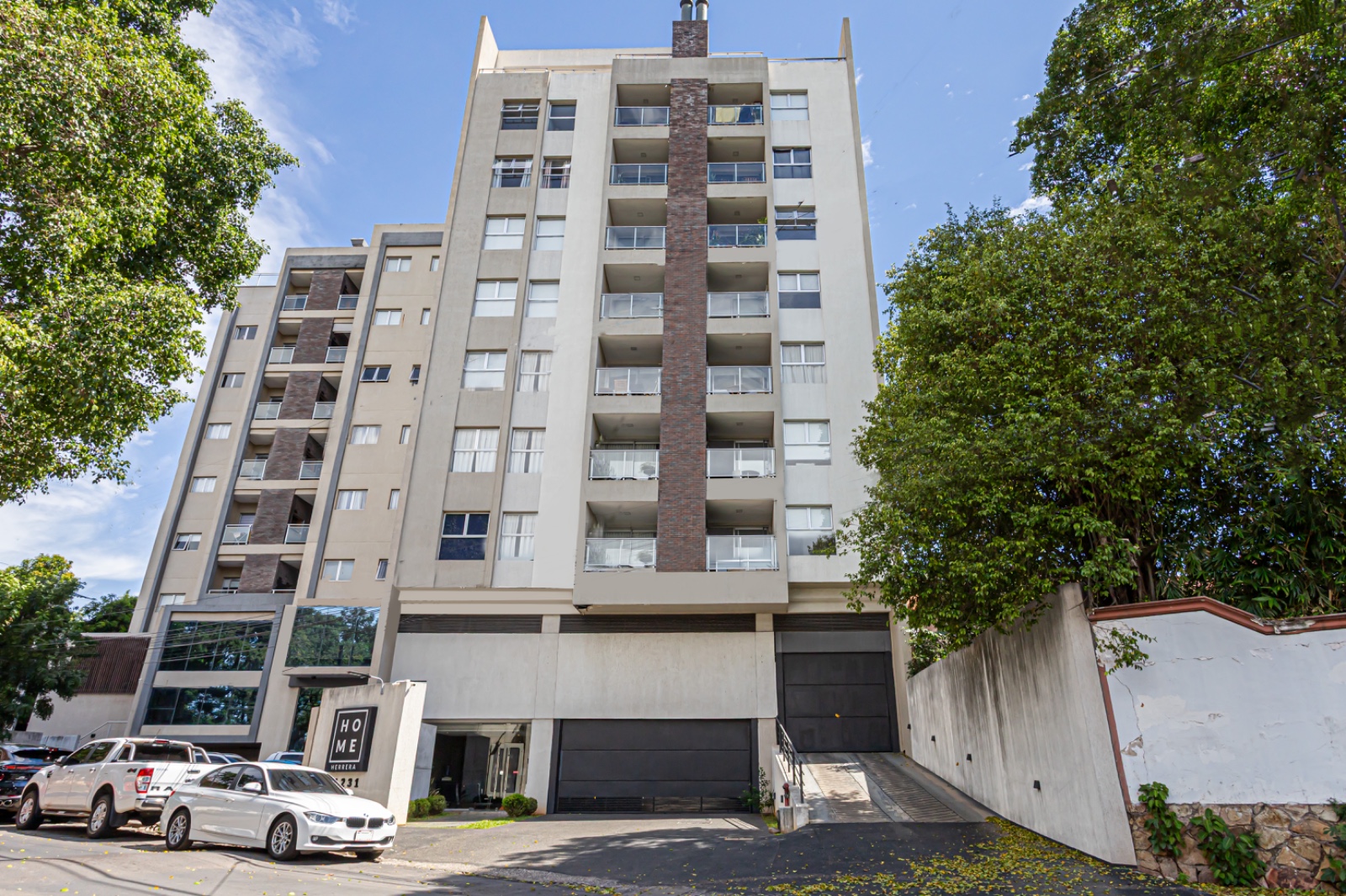 For Sale 2-bedroom Apartment With Active Rental Income In Asunción — foto 2