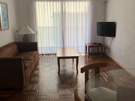 Apartamento Un Dorm, Alquiler Con Muebles. Punta Gorda