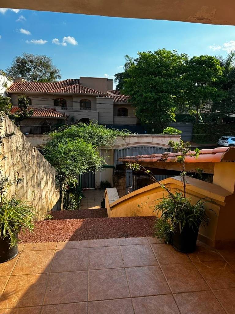 EN VENTA - TRIPLEX EN MARISCAL ESTIGARRIBIA — foto 2