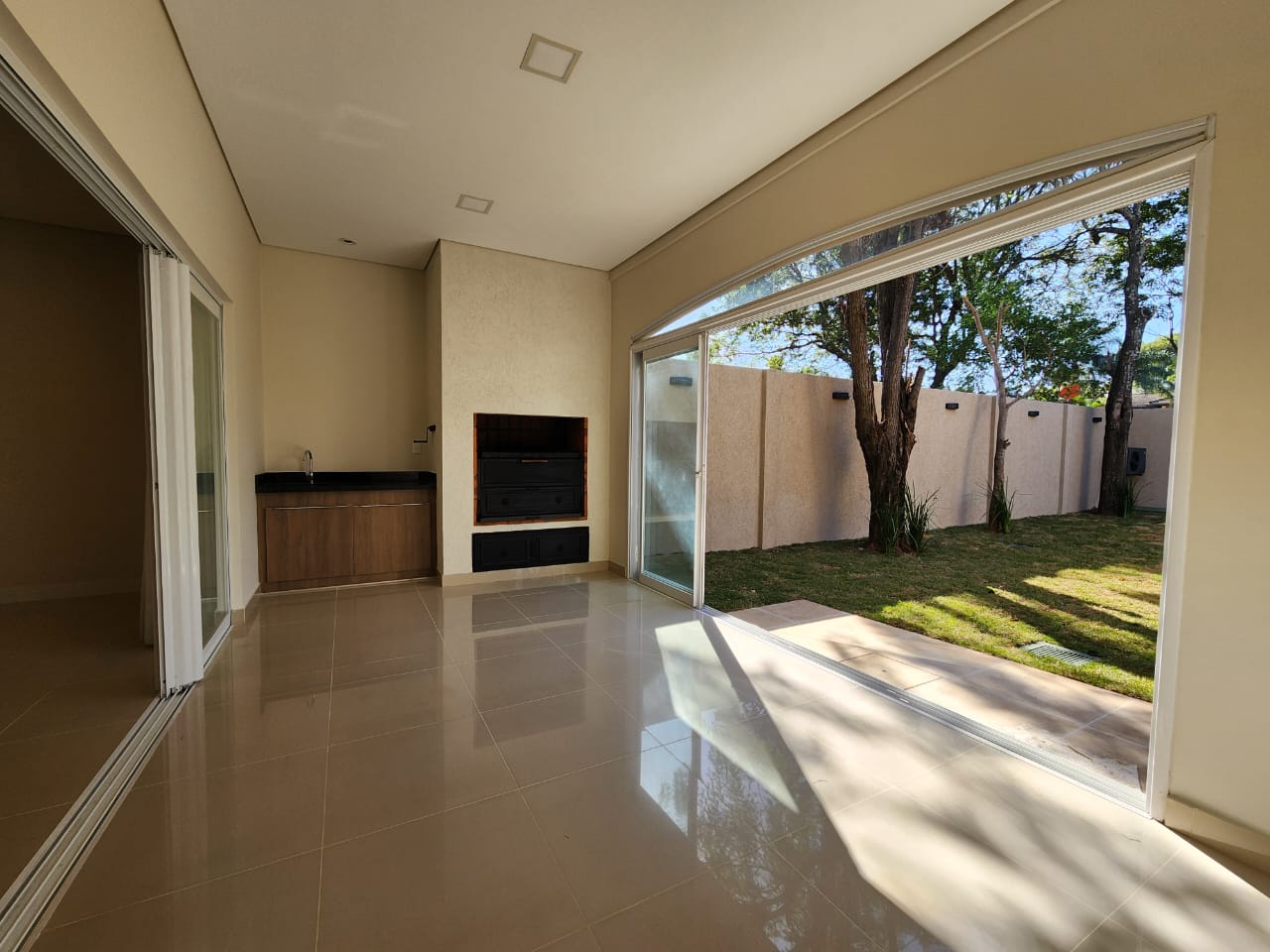 EN ALQUILER HERMOSA RESIDENCIA ESTILO TOSCANO BARRIO SAN CRISTOBAL — foto 3
