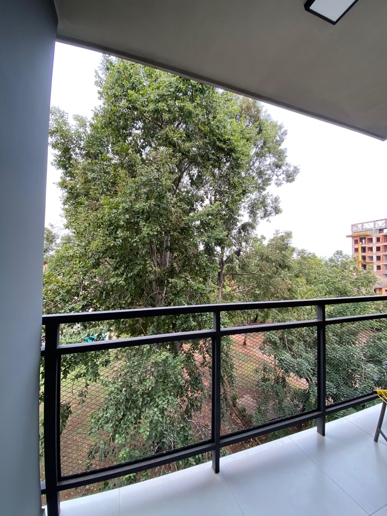 LAS RESIDENTAS, LUQUE, EN ALQUILER, DEPARTAMENTO DE 2 DORMITORIOS, CON COCHERA. — foto 3