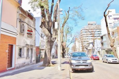 Oportunidad En Pocitos: Casa A Reciclar, Ubicación Ideal. Padrón único.