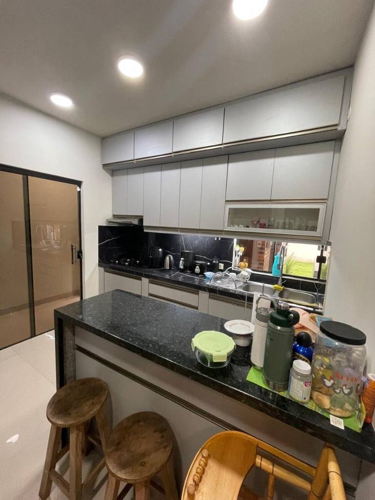 Casa de 2 Pisos con Amplios Espacios y Seguridad en Lambaré - Barrio Santa Lucía — foto 2