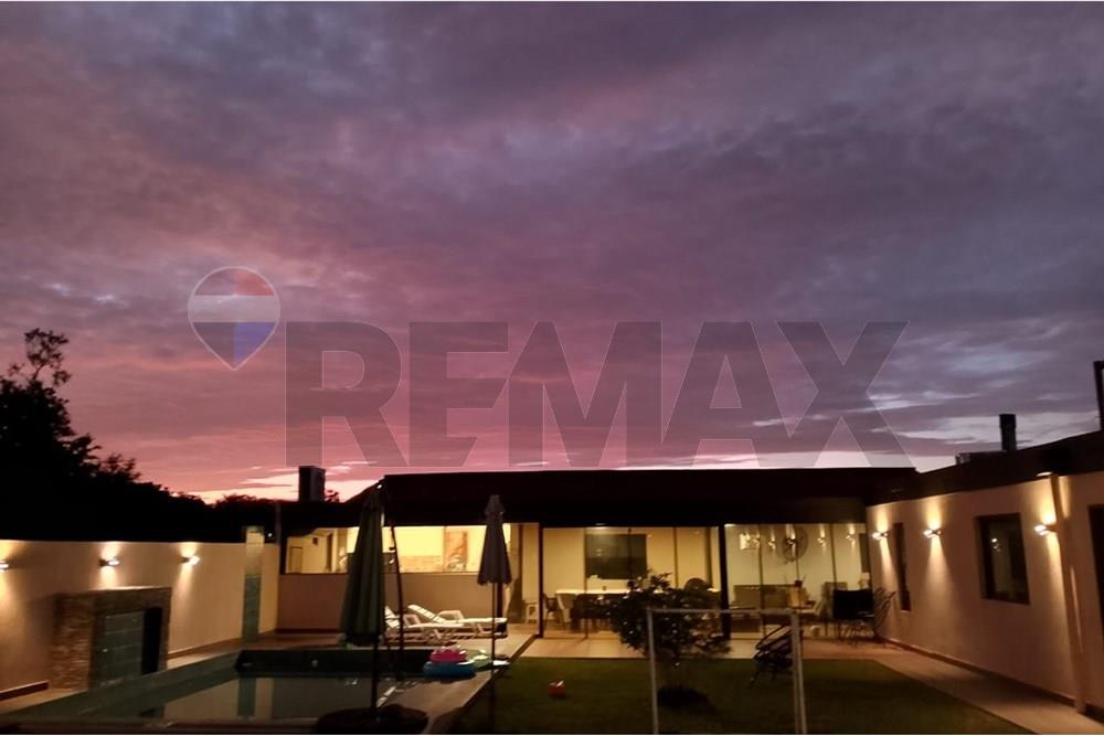 CASA MODERNA CON PISCINA EN SAN BERNARDINO — foto 3