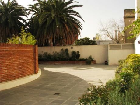 Venta Puertito De Buceo, 2 Dormitorios Con Gran Patio, Garaje