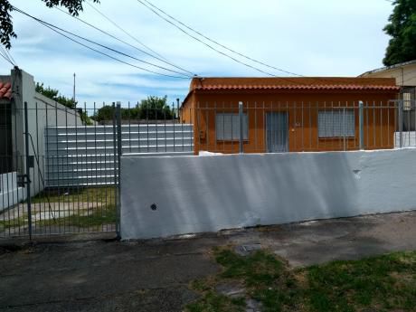 Oportunidad! Casa En El Cerrito Con Buen Terreno Con Renta!!