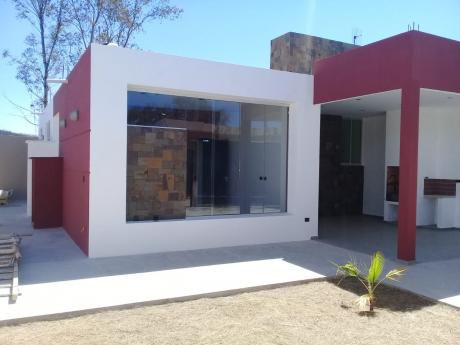 Casa En Venta En Zona Aranjuez.