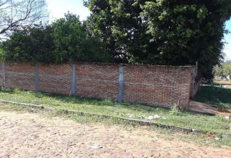 Vendo Terreno De 13x30 En Esquina En Villa Elisa Con Pequeña Construccion