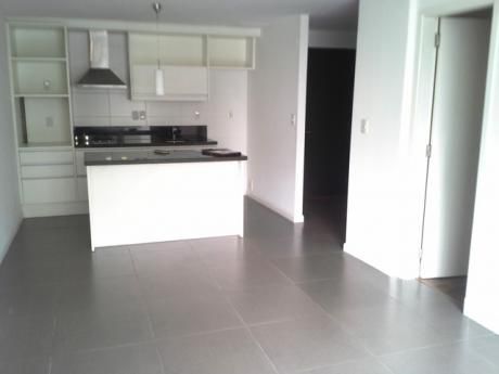 Venta Apartamento, Peatonal Sarandí Ciudad Vieja, 1 Dormitorio Amplio Nuevo