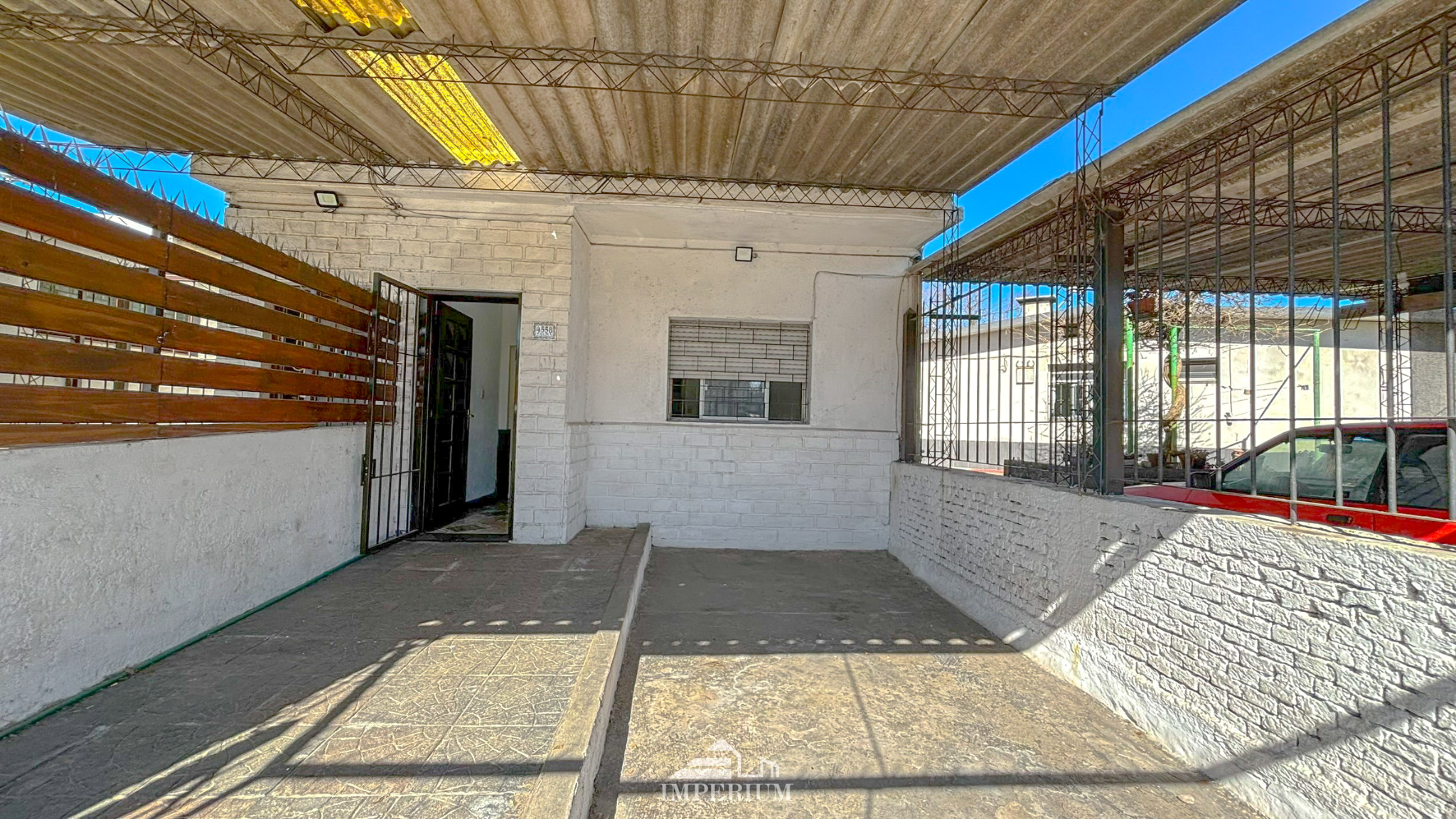 Casa De Bajos En Pérez Castellanos,2 Dormitorios, Monoambiente Y Barbacoa