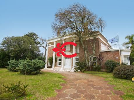 Residencia De Estilo En Carrasco Ref.: 1245