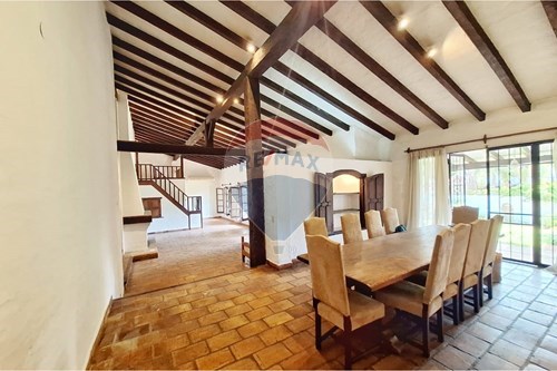Casa colonial de 7 habitaciones en alquiler en Asunción — foto 2