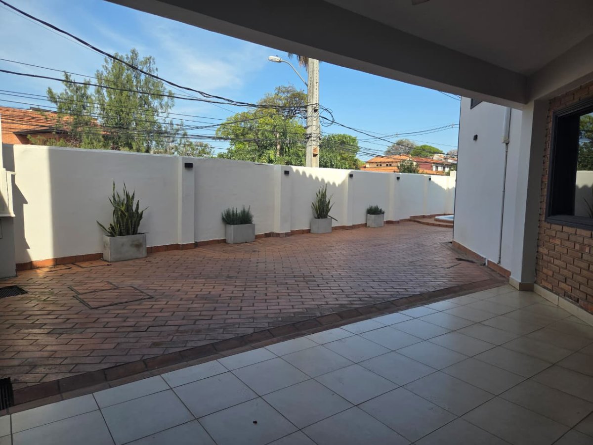 ALQUILO CASA 3 DORM EN CONDOMINIO, BARRIO MARISCAL ESTIGARRIBIA — foto 3