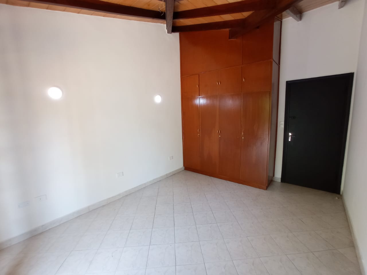 ALQUILO DUPLEX  Félix Bogado y Avda Japón — foto 2