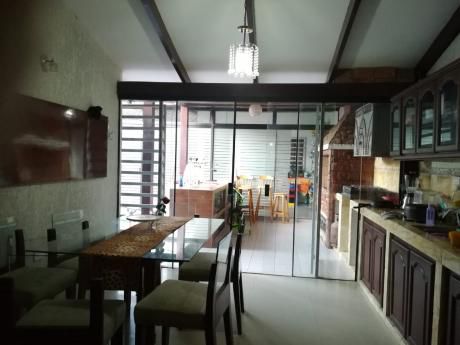 Inmobiliaria Ofrece: En Anticrético Casa Zona Oeste Av. Av Piraí