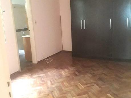 Oportunidad Proximo A Tres Cruces Y A Una Cuadra De Bulevar Artigas