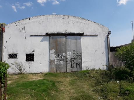Espacioso Galpon En Piedras Blancas