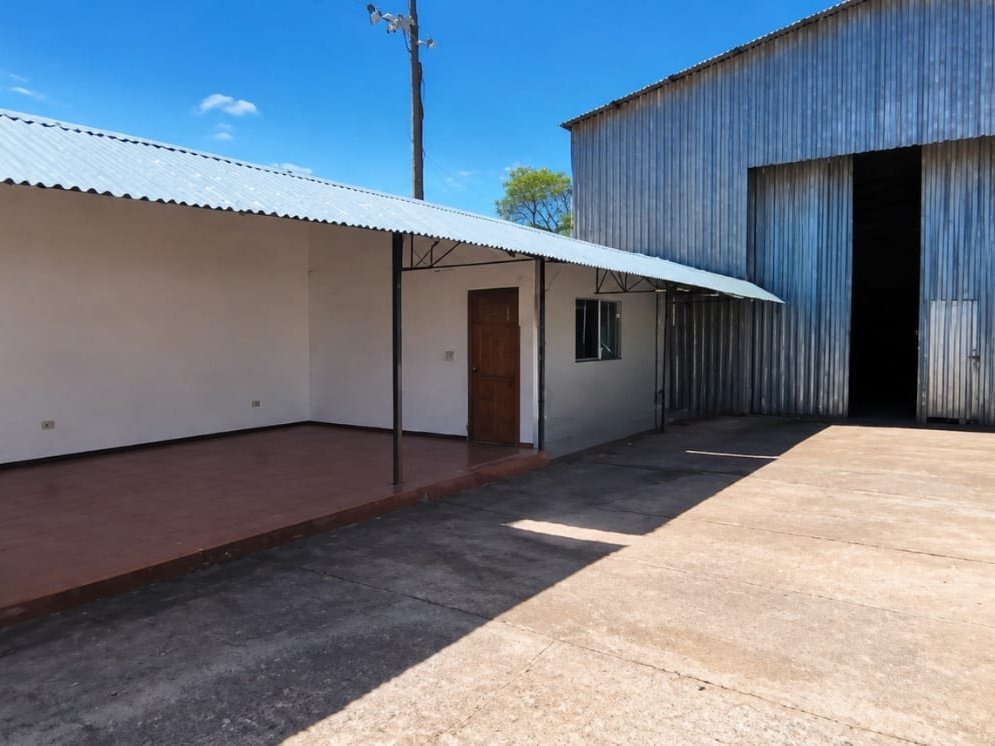 Vendo tinglado industrial en Bella Vista Norte – 2.100 m² de terreno — foto 2