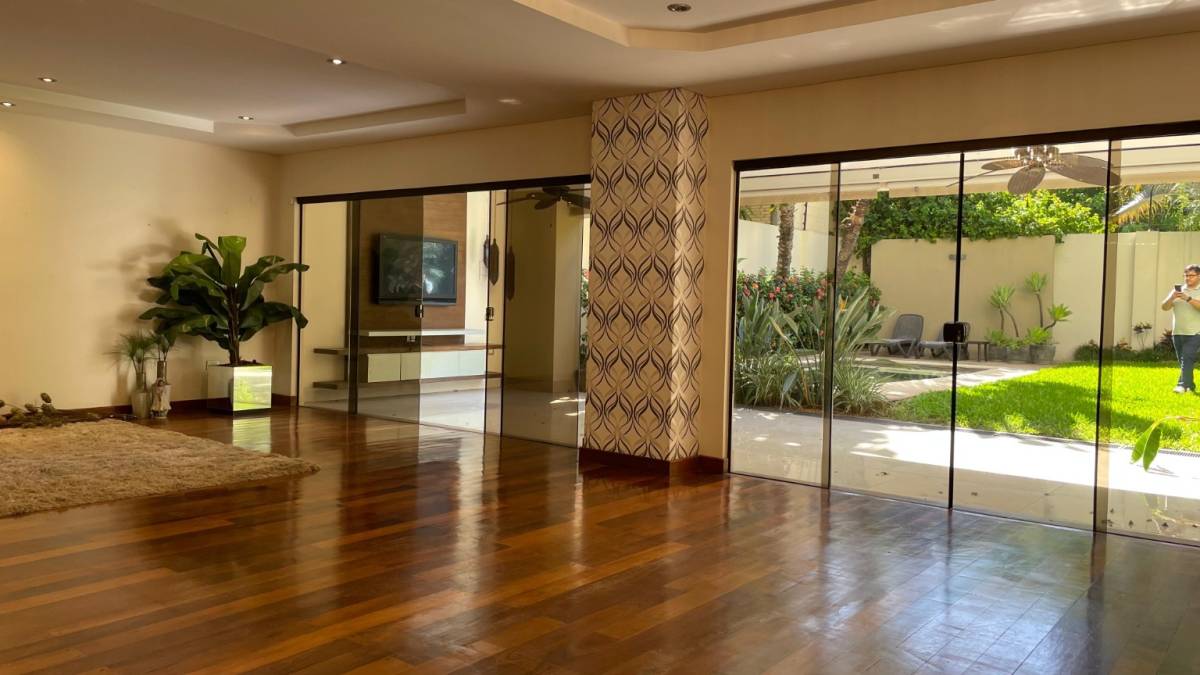 Alquilo Amplia Residencia A Pasos Del Shopping Del Sol — foto 3