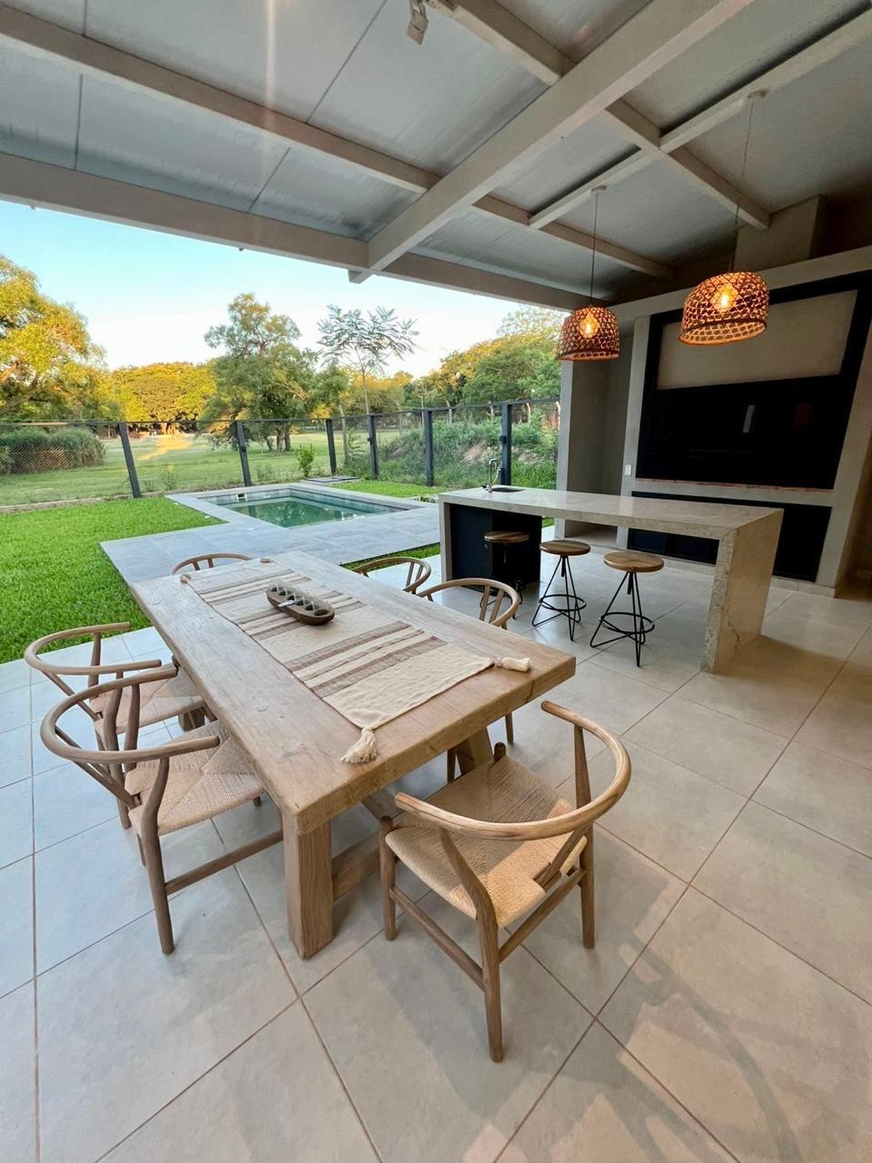 A LA VENTA – MODERNA CASA CON PISCINA EN SAN BERNARDINO — foto 2