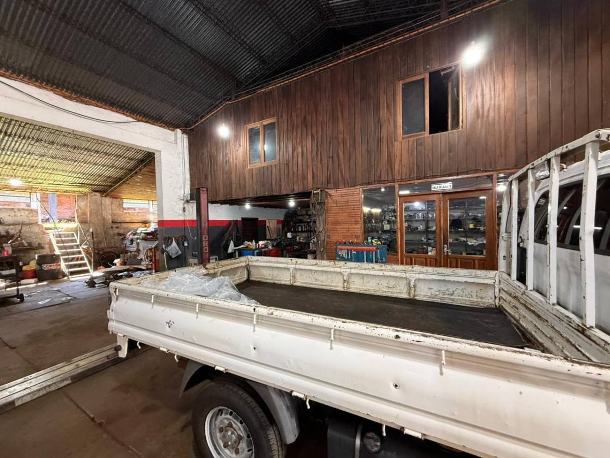 VENDO Amplio Tinglado Industrial con Casa y Tanque de 13.000 Lts. — foto 3