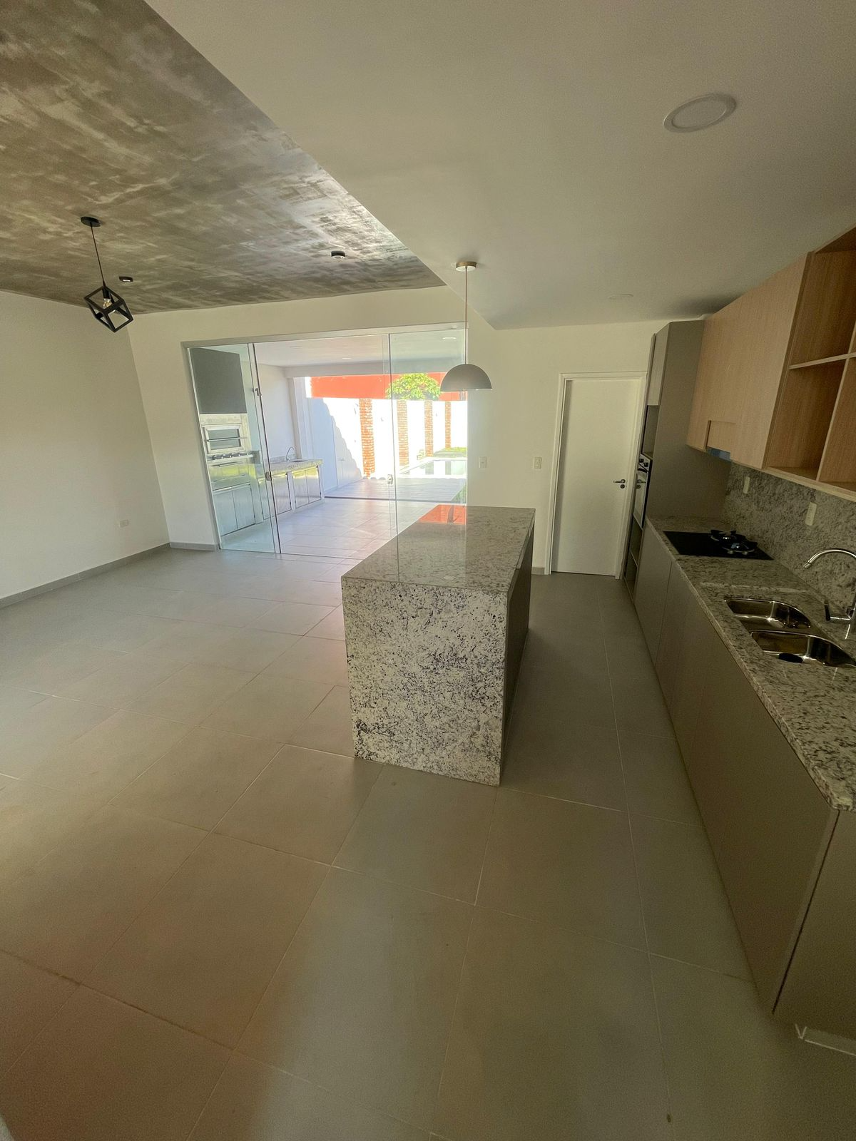 ALQUILO DUPLEX EN LUQUE - CUARTO BARRIO — foto 2