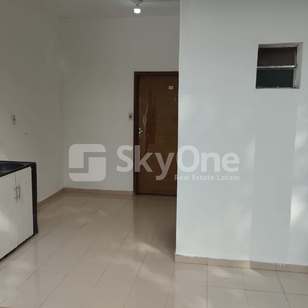 Se alquila amplia casa con hermoso patio! — foto 3