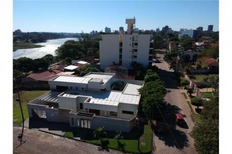 En Venta Lujosa Residencia En El Barrio Boqueron!