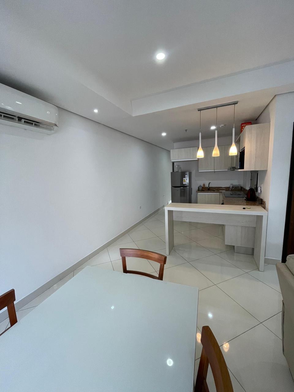 VILLAMORRA, EN ALQUILER, DEPARTAMENTO AMOBLADO DE 2 DORMITORIOS, CON COCHERA — foto 3