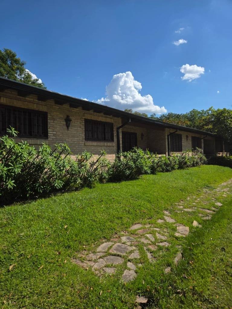 Casa en Venta 4 dormitorios - San Bernardino, Cordillera — foto 3