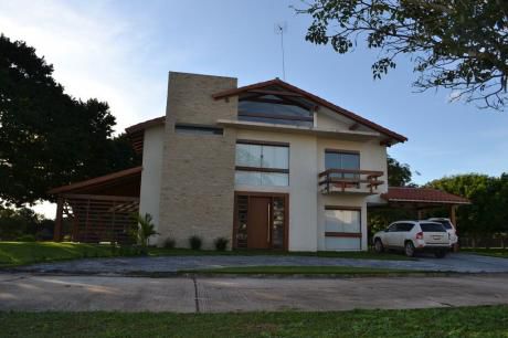 Hermosa Casa En Condominio