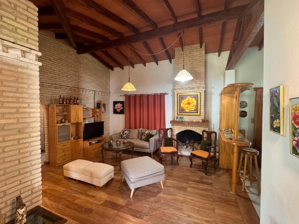 ALQUILO HERMOSA CASA EN SAN BERNARDINO, ZONA ANFITEATRO — foto 2