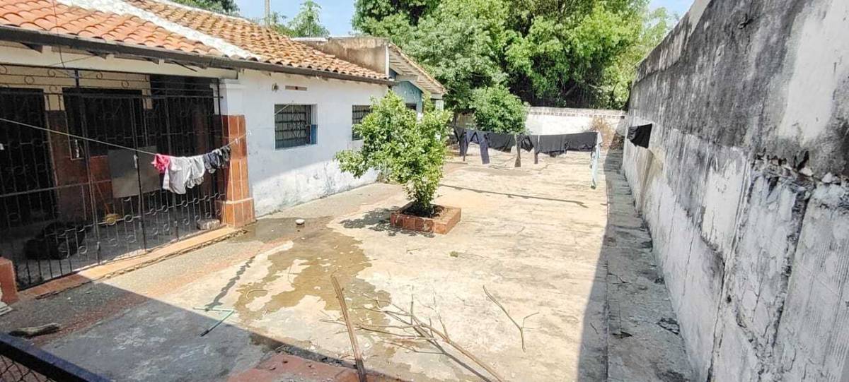 EN ALQUILER CASA EN SANTISIMA TRINIDAD- FRENTE AL JARDIN BOTANICO — foto 3