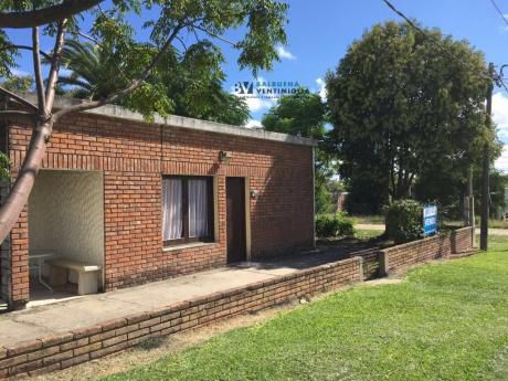 Casa De 2 Dormitorios En Venta - Nueva Helvecia