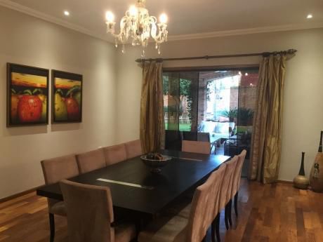 Imponente Casa En Barrio Los Laureles