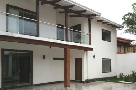 Hermosa Y Cómoda Casa De 2 Plantas En El Barrio Las Palmas