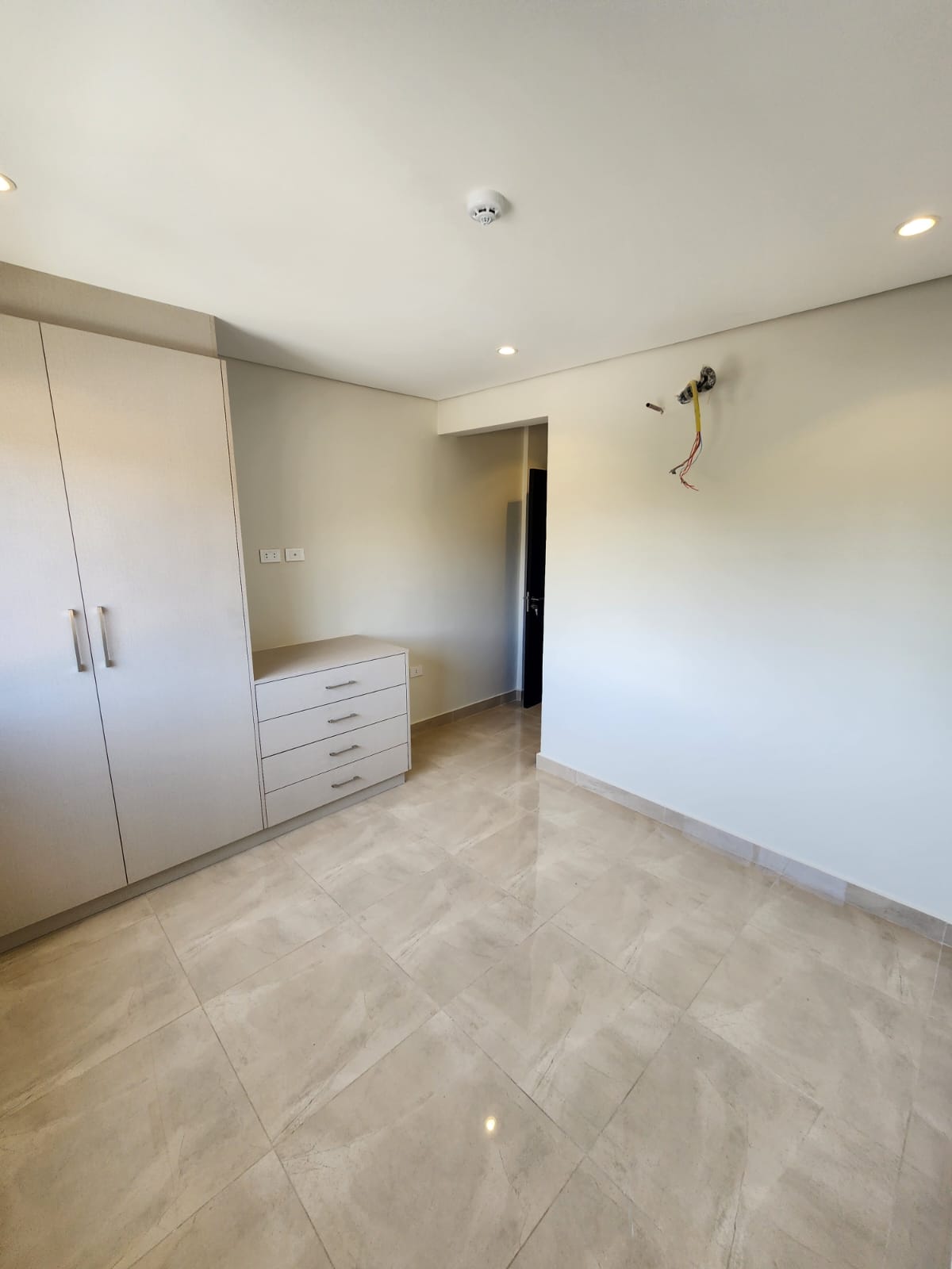 ALQUILO DEPARTAMENTO DE 2 HABITACIONES EN LUQUE — foto 3