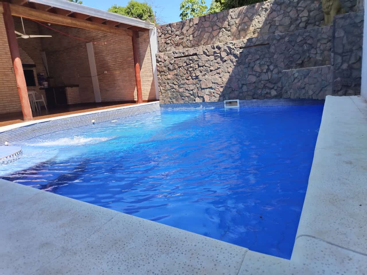 Vendo-casa-con Pileta-en J A Saldívar — foto 3