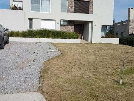 Hermosa Casa En Barrio Privado