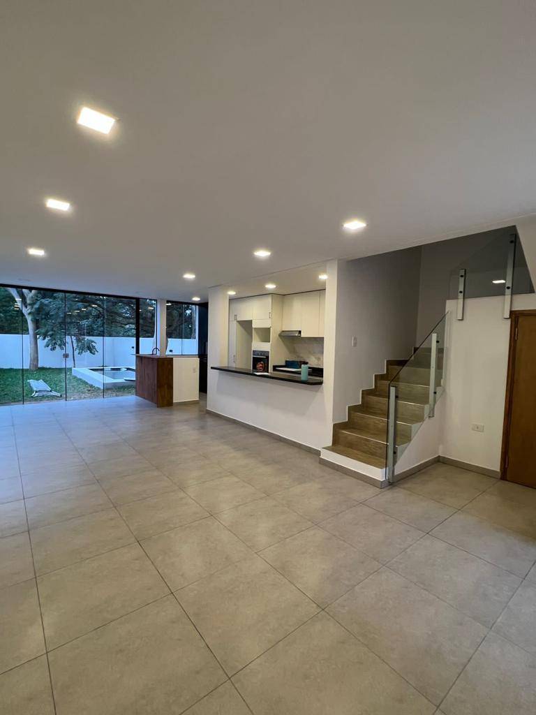 EN VENTA MODERNO DUPLEX, DISEÑO ESTILO TOSCANO - LUQUE — foto 2