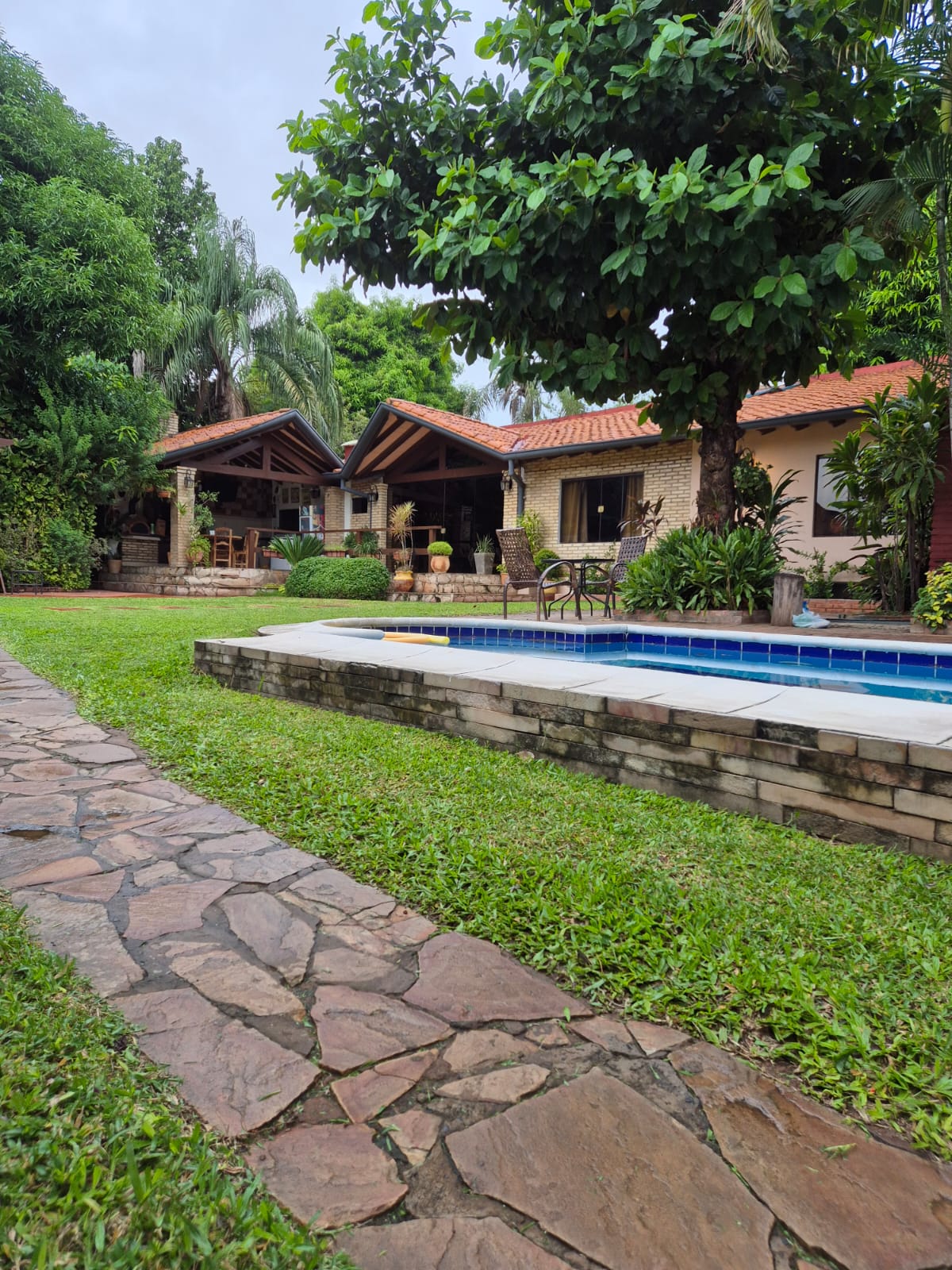 ALQUILO HERMOSA CASA EN LAMBARE A PASOS DE LA MUNICIPALIDAD — foto 3