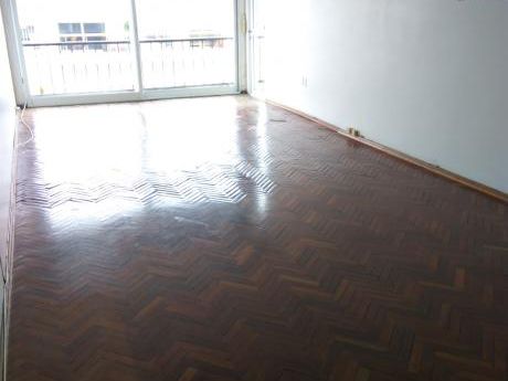 Alquiler Apartamento, Pocitos, 3 Dormitorios, Servicio Y Garage