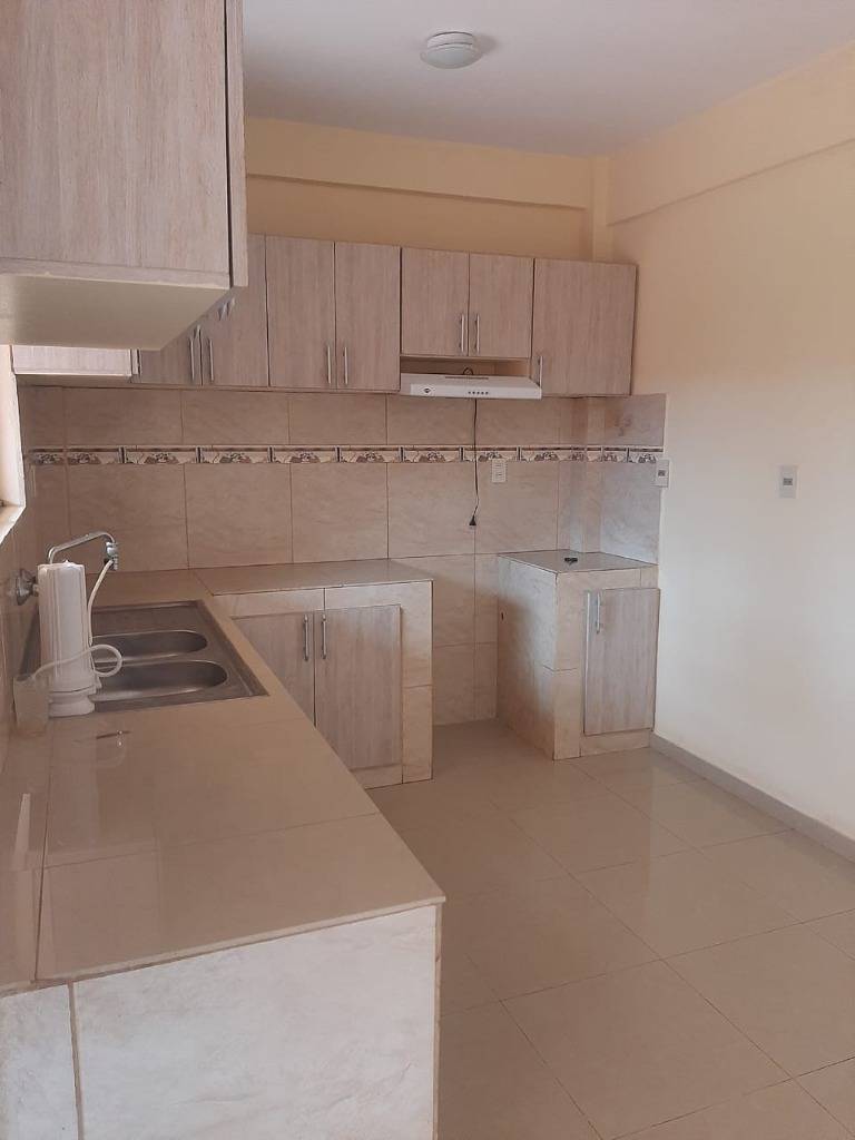 ALQUILO AMPLIO DUPLEX EN LUQUE LAURELTY — foto 2