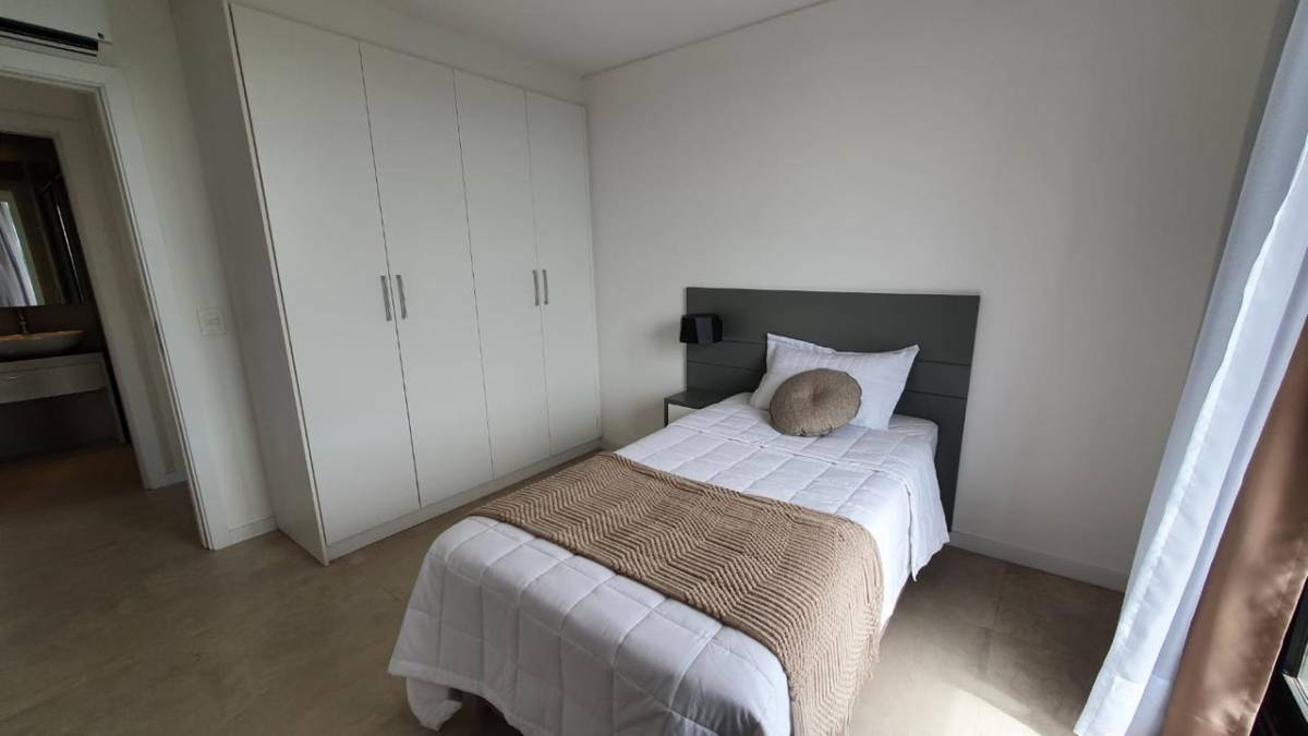 EN VENTA LUJOSO DEPARTAMENTO EN MOLAS LOPEZ — foto 2