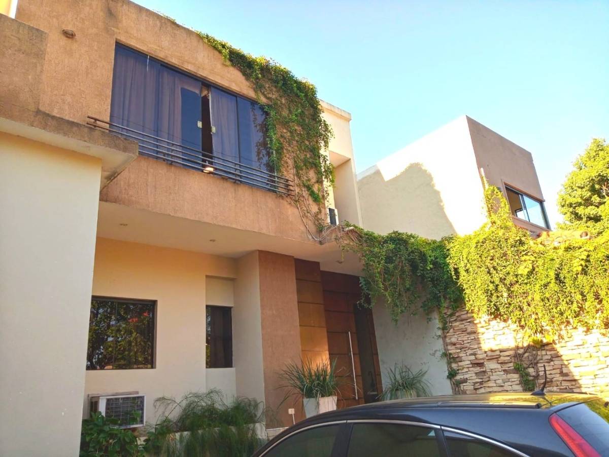 Casa en alquiler en Villa Morra